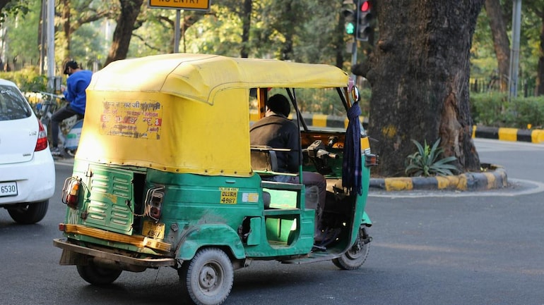 दिल्ली के ऑटो मालिको को कब मिलेगा परेशानियों से छुटकारा