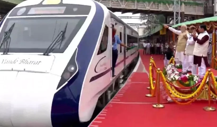 बेंगलुरु ; दक्षिण को मिली पहली वंदे भारत एक्सप्रेस, भारत गौरव ट्रेन को भी PM मोदी ने दिखाई हरी झंडी