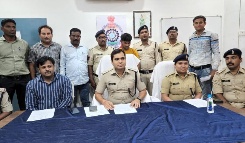 इस तरह खुला सेल्फी के दौरान मौत के मामले का रहस्य, पत्नी के चरित्र पर था संदेह, पति पहले मंदिर ले गया फिर पहाड़ के ऊपर ………..