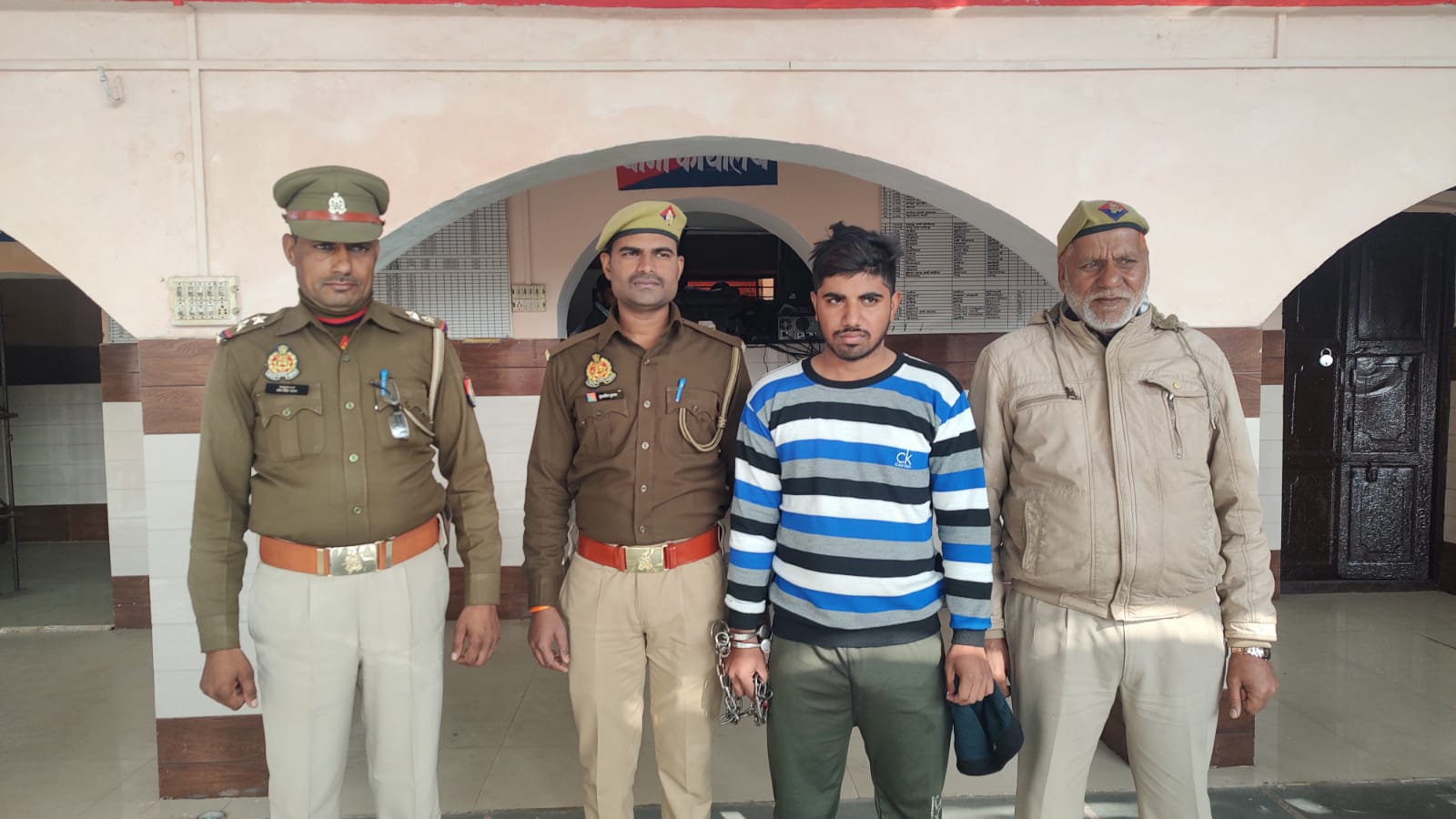 वरिष्ठ पुलिस अधीक्षक विनीत जायसवाल के कुशल एवं प्रभावी निर्देशन में तेजतर्रार युवा एवं कर्मठ चरथावल थाना प्रभारी निरीक्षक राकेश कुमार शर्मा के सराहनीय एवं प्रशंसनीय गुड वर्क जीत रहें दिल