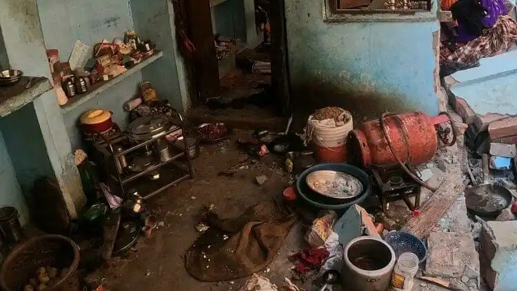 वाराणसी : खाना बनाते समय गैस सिलेंडर के पाइप में लगी आग, गंभीर रूप से झुलसी महिला, अस्पताल में भर्ती,,,।