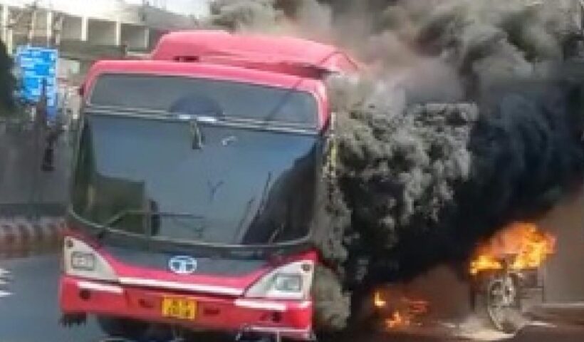 डीटीसी की बसों में आग