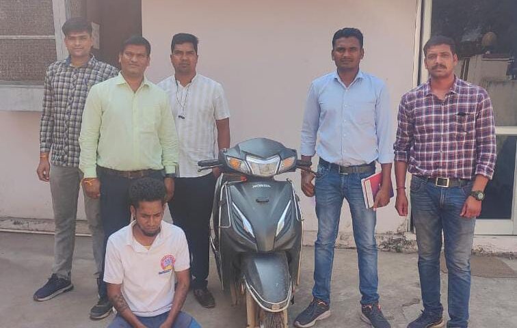 सायबर एवं धमतरी पुलिस पुलिस टीम ने एक्टिवा चोरी के आरोपी को किया गिरफ्तार