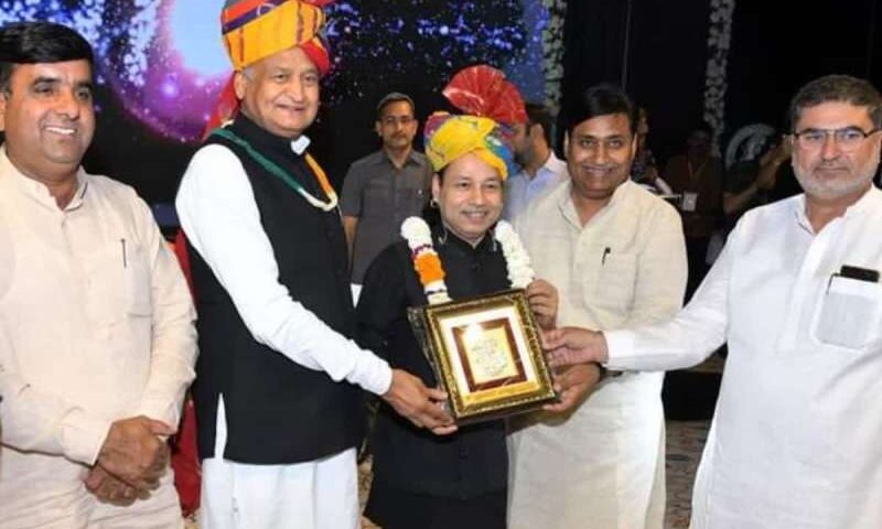 25 लाख तक मुफ्त उपचार, 100 यूनिट तक बिजली फ्री – शेखावाटी उत्सव में मुख्यमंत्री गहलोत ने गिनाई सरकार की उपलब्धियां