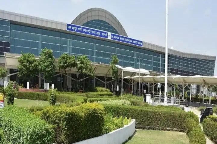 वाराणसी : LBS एयरपोर्ट पर हार्ट अटैक से विमान यात्री की मौत, परिजन बोले-समय से मिलता उपचार तो बच सकती थी जान,,,।