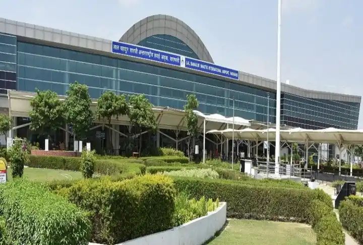 वाराणसी : LBS एयरपोर्ट पर हार्ट अटैक से विमान यात्री की मौत, परिजन बोले-समय से मिलता उपचार तो बच सकती थी जान,,,।