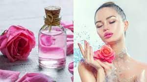 Rose Water के साथ भूल से भी मिक्स ना करें ये चीजें