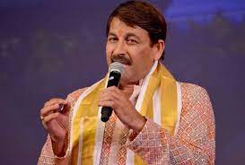 वाराणसी में मनोज तिवारी ने बांधा समा: ‘फिर आईल सिंगार के बारी नेवता पठवले केडी से पुजारी..’ भजन पर झूमे भक्त