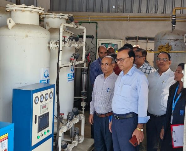 जिला संयुक्त चिकित्सालय  बलरामपुर में स्थापित ऑक्सीजन प्लांट की क्रियाशीलता के संबंध में किया गया मॉक ड्रिल 