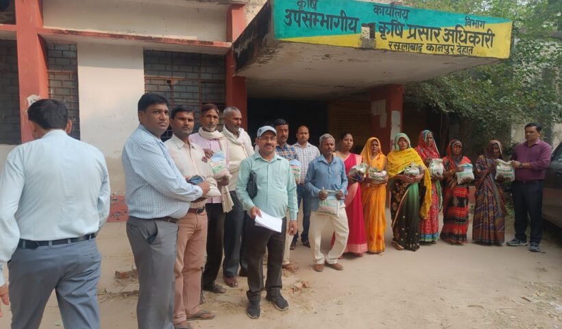 चौपाल लगा कर किसानों को पराली न जलाने हेतु किया गया जागरूक।