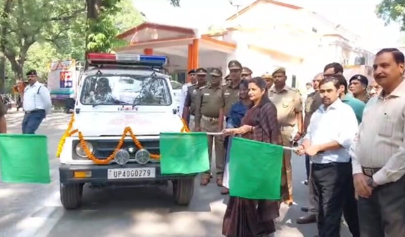 जिले में यातायात माह का डीएम व एसपी ने किया शुभारम्भ