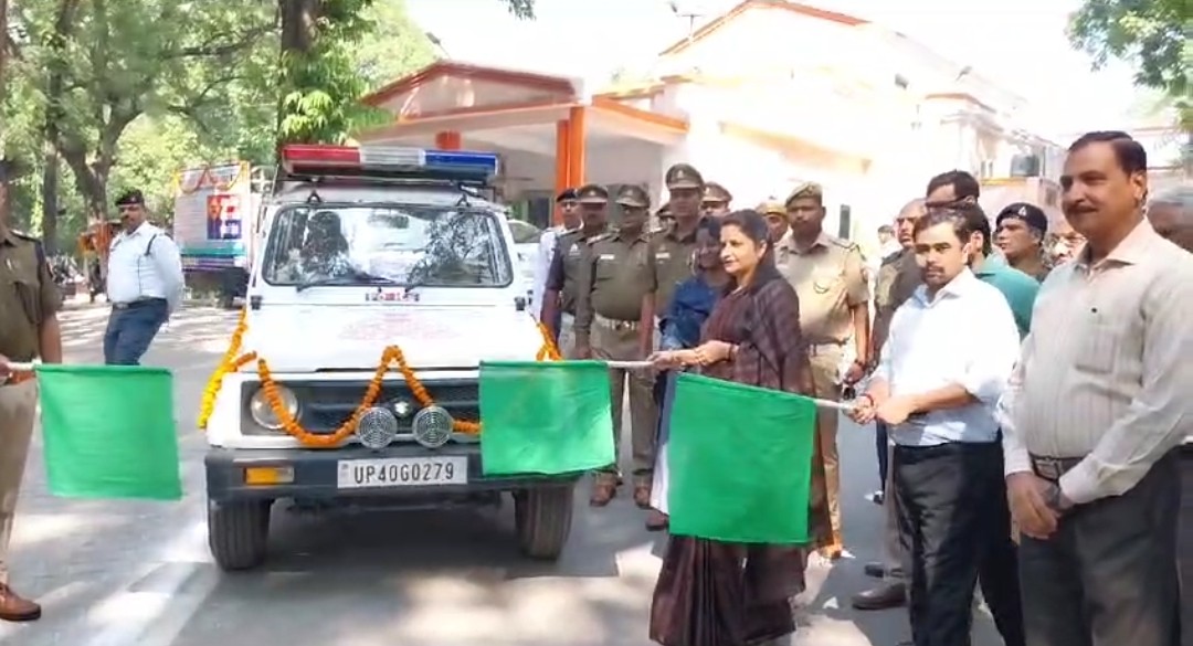 जिले में यातायात माह का डीएम व एसपी ने किया शुभारम्भ