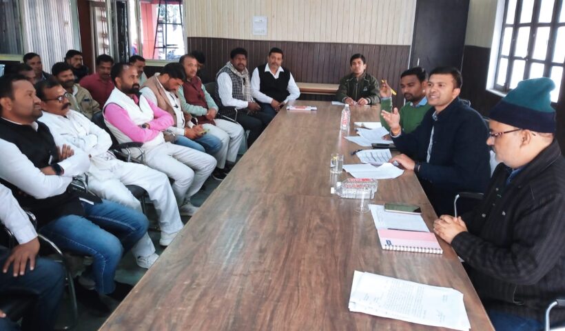 विकास कार्यों की समीक्षा कर डीपीआरओ ने प्रधानों को दिए निर्देश