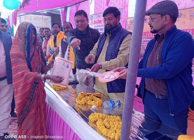 मोदी की गारंटी गाड़ी से लोगों को किया जा रहा लाभान्वित