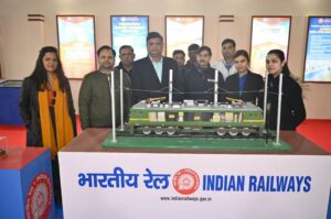 भारत मंडपम में ‘आत्मनिर्भर भारत उत्सव’ की रौनक, बना बनारस रेल इंजन कारखाना द्वारा